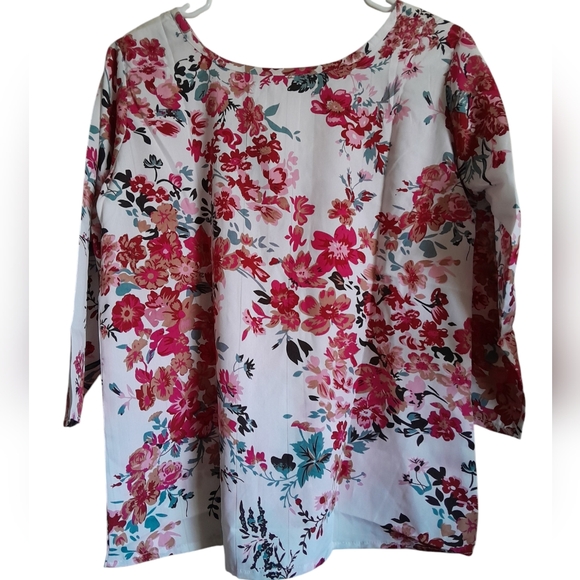 Women's Floral Top - Picture 2 of 4